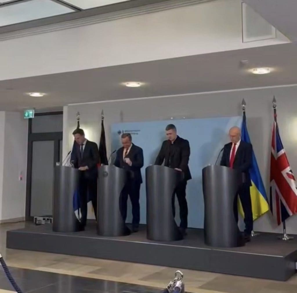 спільний виступ з заявами представників країн Великої Британії, Німеччини, та інших