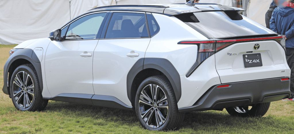 кросовер Toyota bZ4X